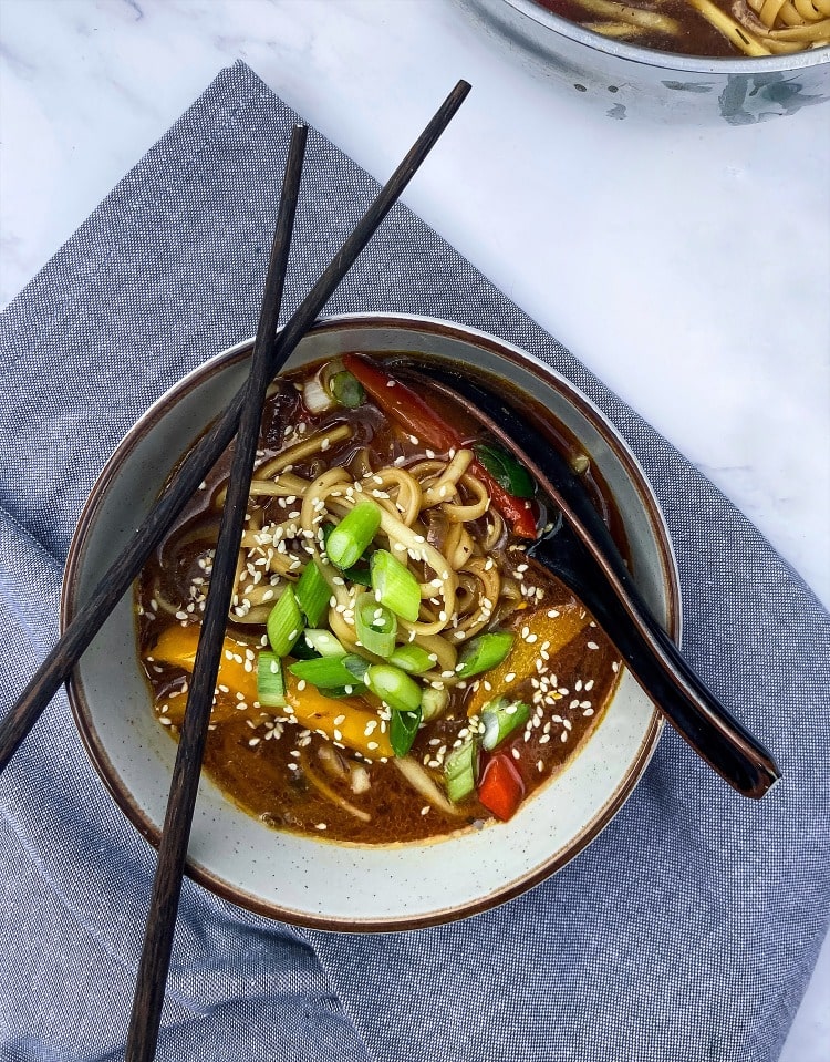 Vegan Ramen for lunch - super filling and speedy to make. ⁣You NEED to try this if you love cosy, yet refreshing meals!