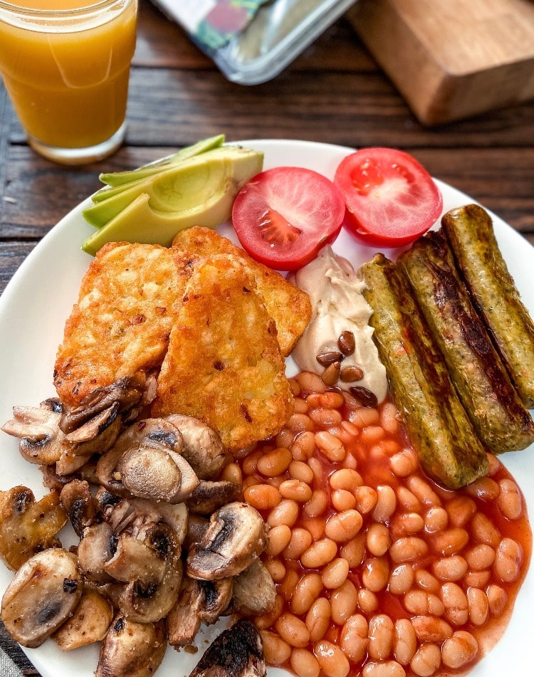 This post is all about my top vegan English breakfast items, to give you inspiration for your next brunch. From the obvious and simple to going the extra mile!