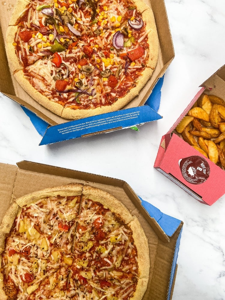 New Vegan Pizza at Domino's - Review from a non vegan and vegan author. Vegan options in chain takeaways / restaurants. 