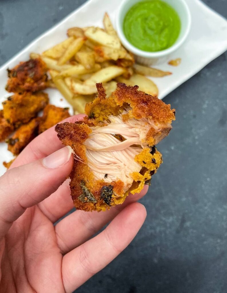 Vegan fish alternative for crispy 'fish' flavour coating with vegan jackfruit. This fish recipe go perfectly with homemade chips, pea and mint puree and a squeeze of lemon juice! 
